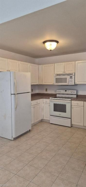 Photo 13 of 42 residential for sale in Chesapeake virginia