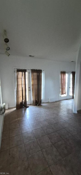 Photo 17 of 42 residential for sale in Chesapeake virginia