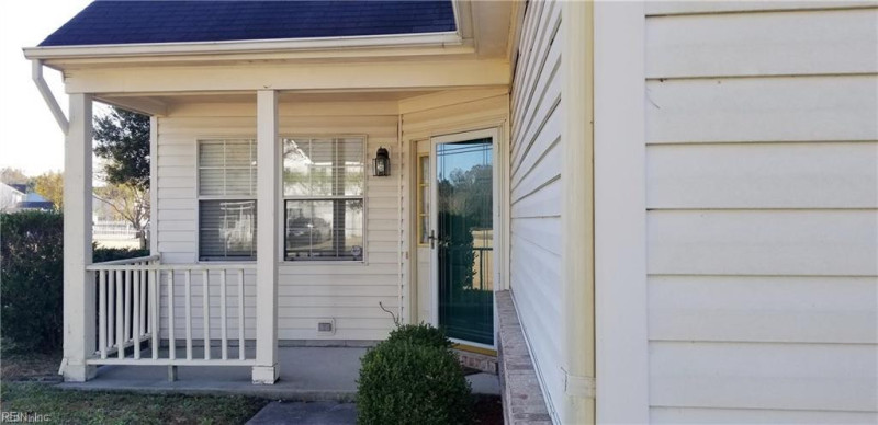 Photo 4 of 42 residential for sale in Chesapeake virginia