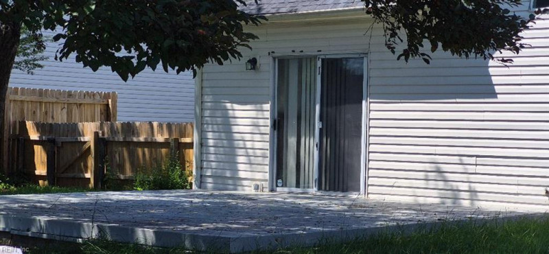 Photo 6 of 42 residential for sale in Chesapeake virginia