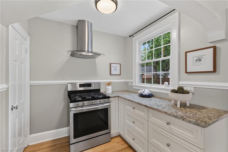 Photo 14 of 38 residential for sale in Portsmouth virginia