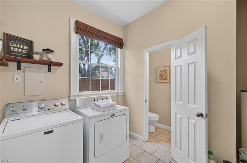 Photo 15 of 38 residential for sale in Portsmouth virginia