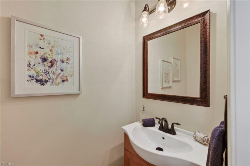 Photo 16 of 38 residential for sale in Portsmouth virginia