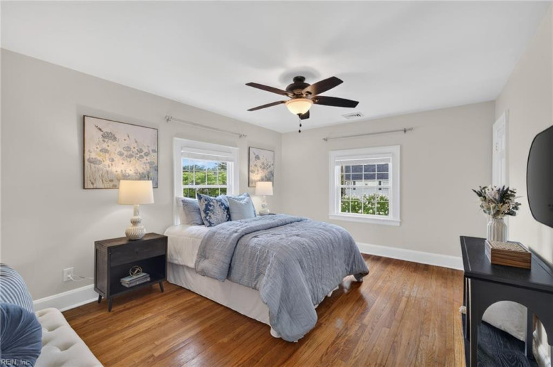 Photo 19 of 38 residential for sale in Portsmouth virginia