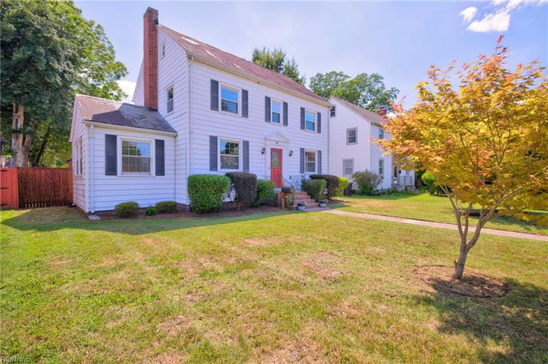 Photo 3 of 38 residential for sale in Portsmouth virginia