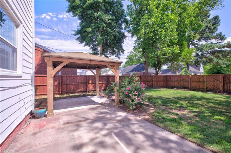 Photo 34 of 38 residential for sale in Portsmouth virginia