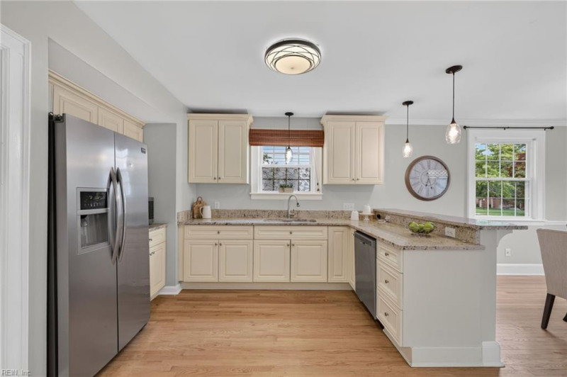 Photo 8 of 38 residential for sale in Portsmouth virginia