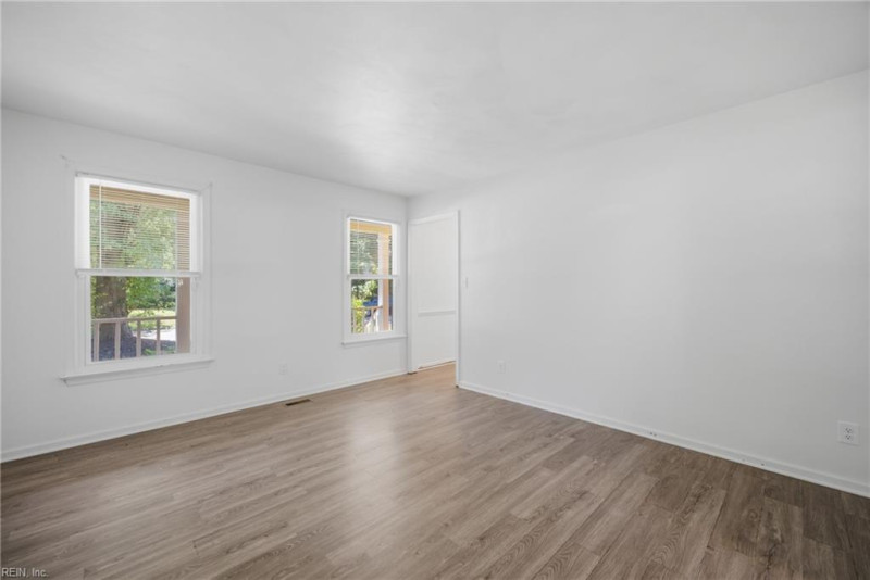 Photo 10 of 50 residential for sale in Chesapeake virginia