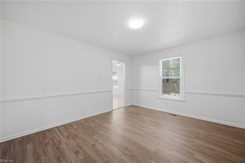 Photo 12 of 50 residential for sale in Chesapeake virginia