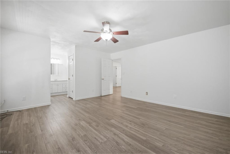 Photo 14 of 50 residential for sale in Chesapeake virginia