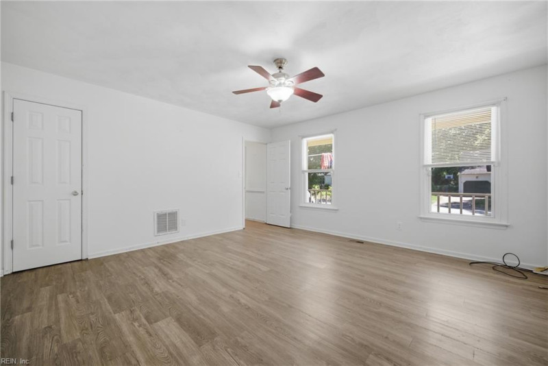 Photo 16 of 50 residential for sale in Chesapeake virginia