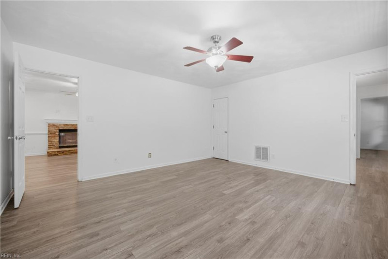 Photo 17 of 50 residential for sale in Chesapeake virginia