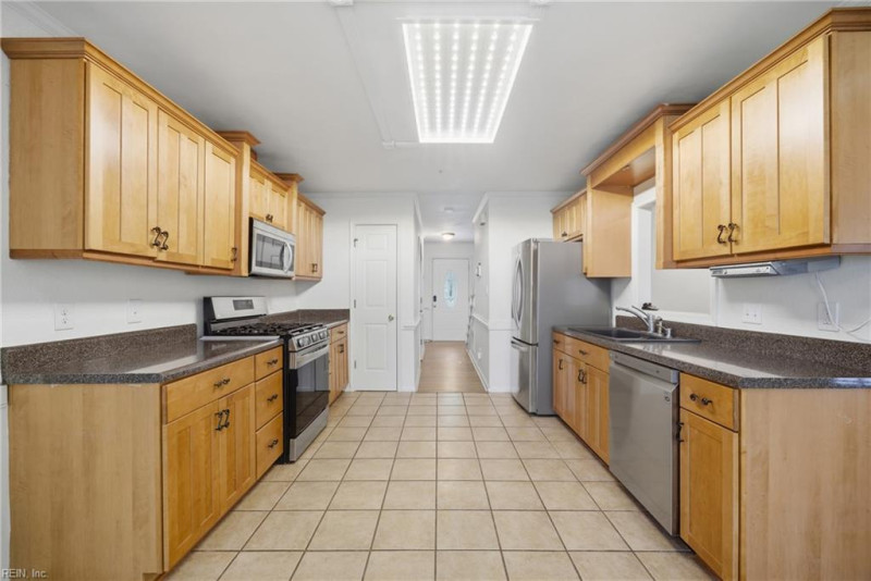 Photo 18 of 50 residential for sale in Chesapeake virginia