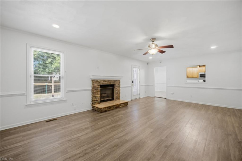 Photo 8 of 50 residential for sale in Chesapeake virginia