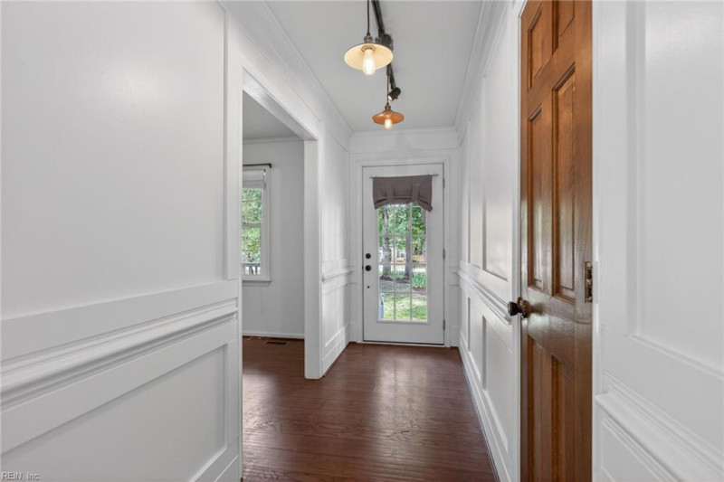Photo 6 of 41 residential for sale in York County virginia