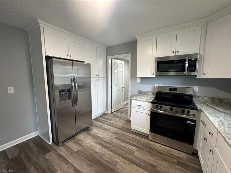 Photo 4 of 28 residential for sale in Hampton virginia
