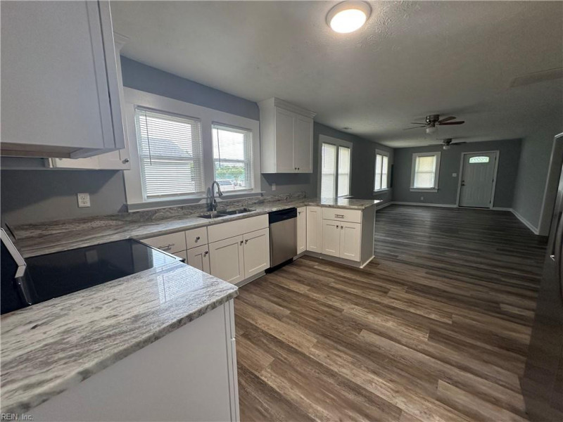 Photo 7 of 28 residential for sale in Hampton virginia