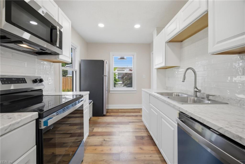 Photo 11 of 30 residential for sale in Portsmouth virginia