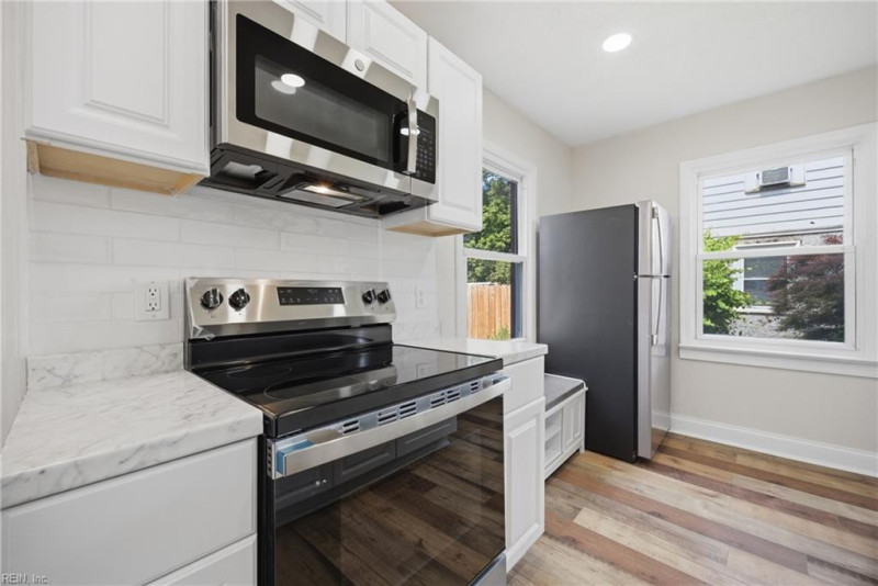 Photo 12 of 30 residential for sale in Portsmouth virginia