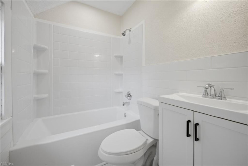 Photo 17 of 30 residential for sale in Portsmouth virginia