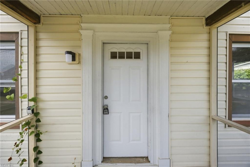 Photo 5 of 30 residential for sale in Portsmouth virginia