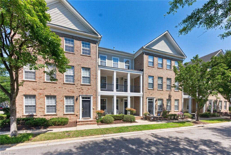 Photo 4 of 34 residential for sale in Virginia Beach virginia