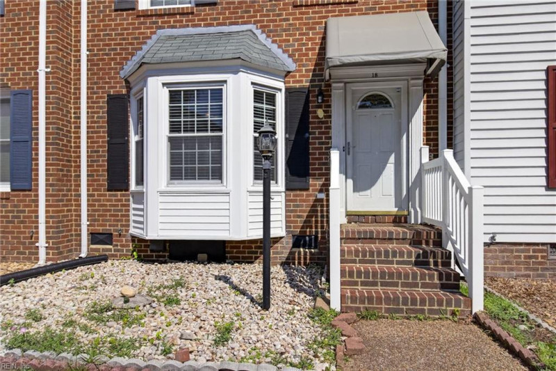 Photo 2 of 27 rental for rent in Hampton virginia