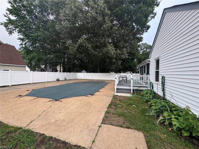 Photo 10 of 12 residential for sale in Chesapeake virginia