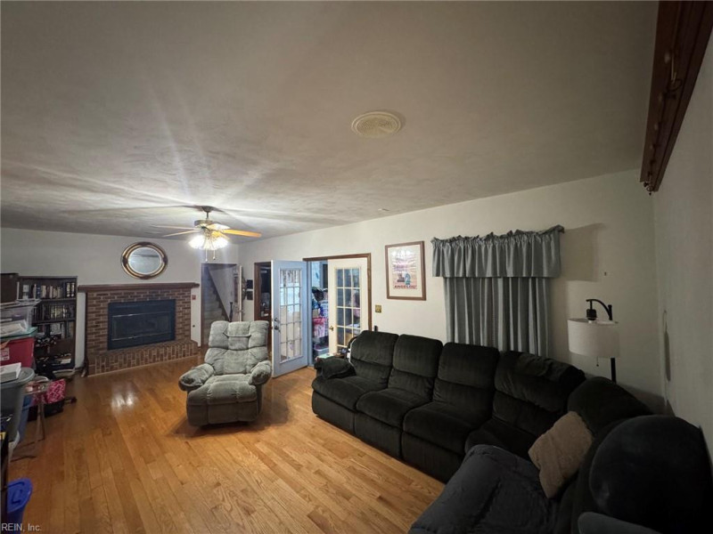 Photo 4 of 12 residential for sale in Chesapeake virginia