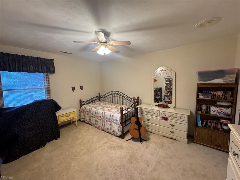 Photo 5 of 12 residential for sale in Chesapeake virginia