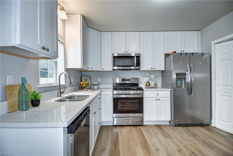 Photo 11 of 40 residential for sale in Hampton virginia