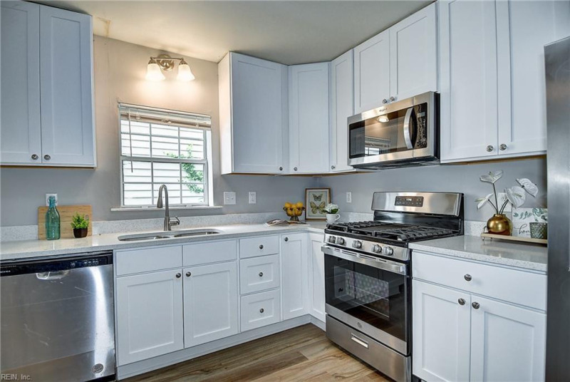 Photo 12 of 40 residential for sale in Hampton virginia
