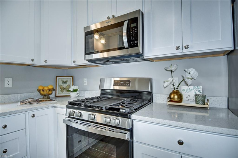 Photo 13 of 40 residential for sale in Hampton virginia