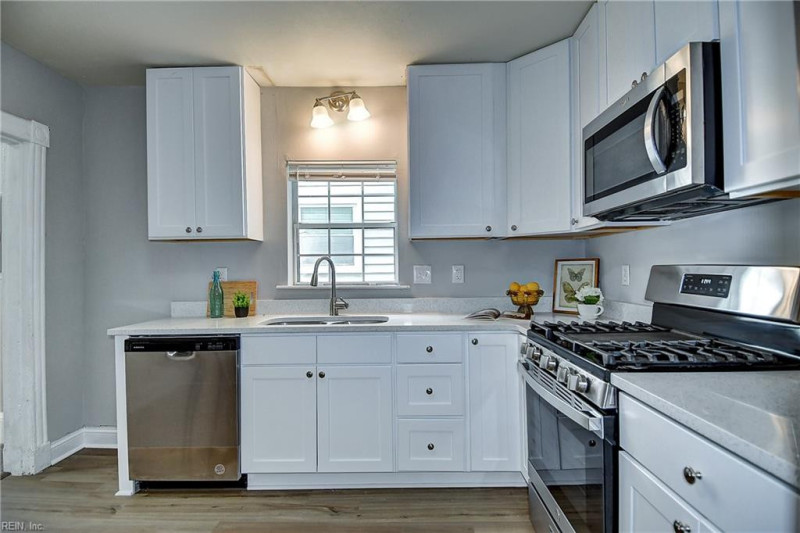 Photo 14 of 40 residential for sale in Hampton virginia