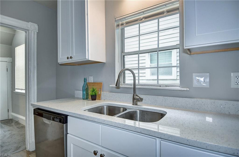 Photo 15 of 40 residential for sale in Hampton virginia
