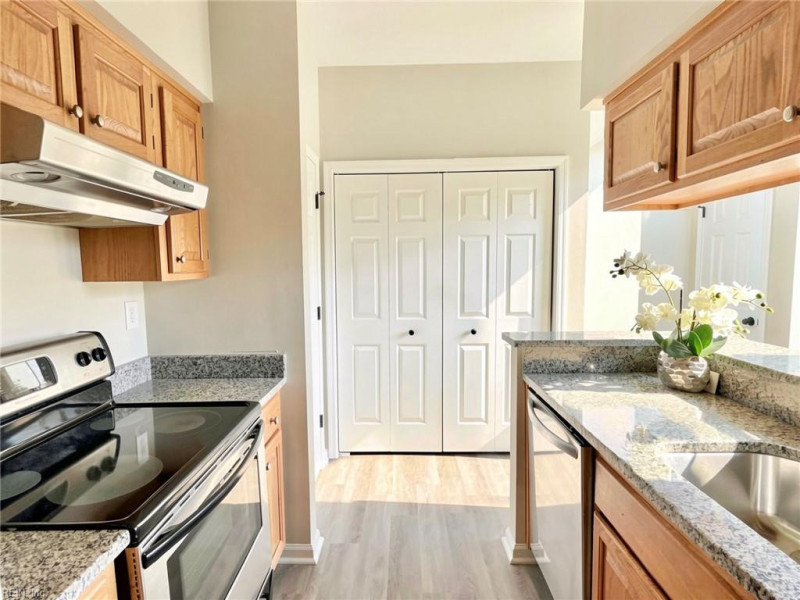 Photo 14 of 36 residential for sale in Chesapeake virginia