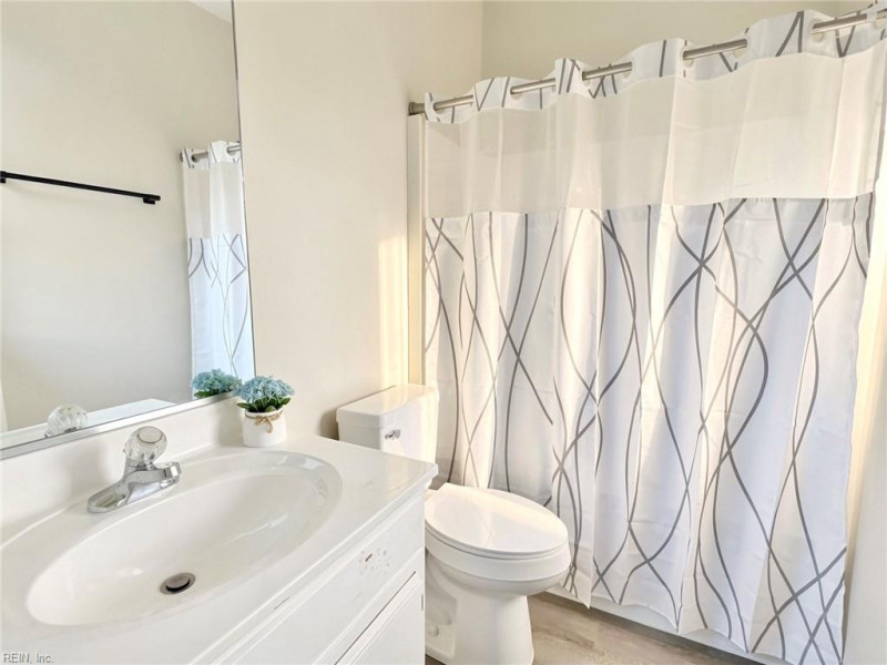 Photo 17 of 36 residential for sale in Chesapeake virginia