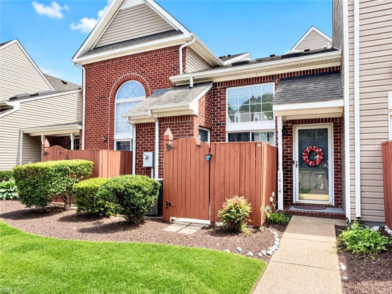 Photo 2 of 36 residential for sale in Chesapeake virginia