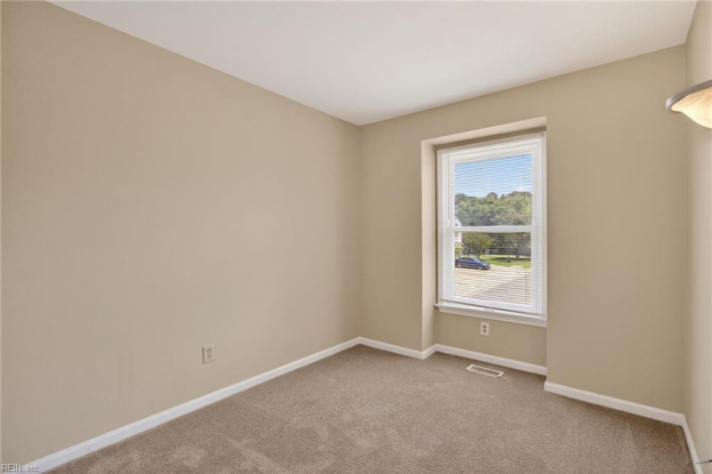 Photo 16 of 29 residential for sale in Chesapeake virginia