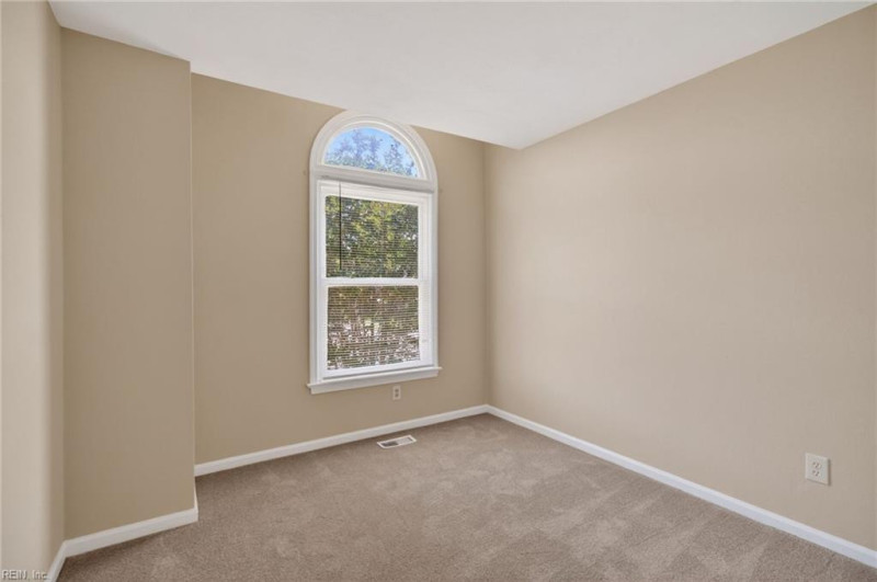 Photo 18 of 29 residential for sale in Chesapeake virginia