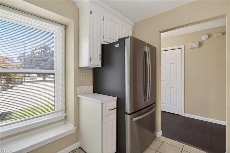 Photo 6 of 29 residential for sale in Chesapeake virginia