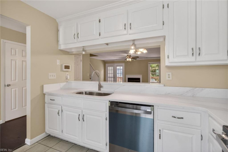 Photo 7 of 29 residential for sale in Chesapeake virginia