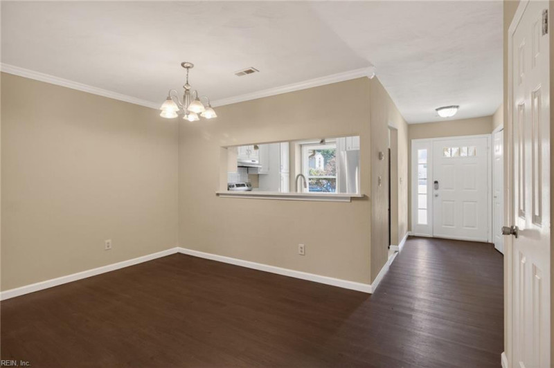 Photo 8 of 29 residential for sale in Chesapeake virginia