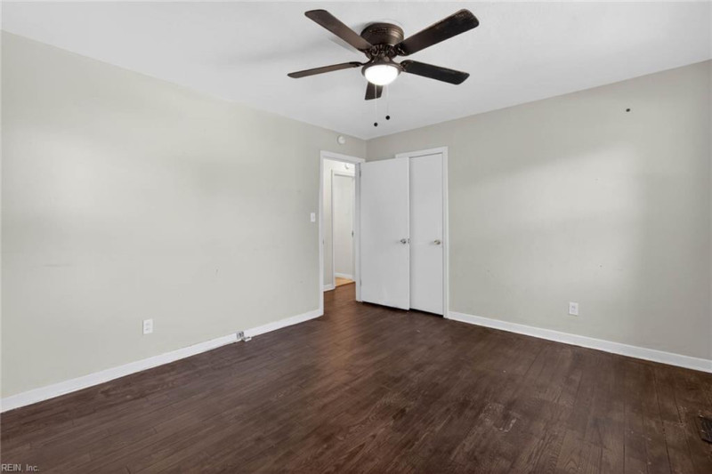 Photo 10 of 38 residential for sale in Portsmouth virginia