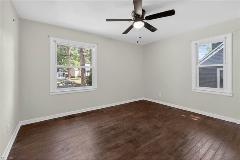 Photo 11 of 38 residential for sale in Portsmouth virginia