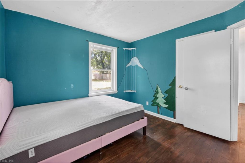 Photo 12 of 38 residential for sale in Portsmouth virginia