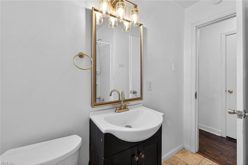 Photo 14 of 38 residential for sale in Portsmouth virginia