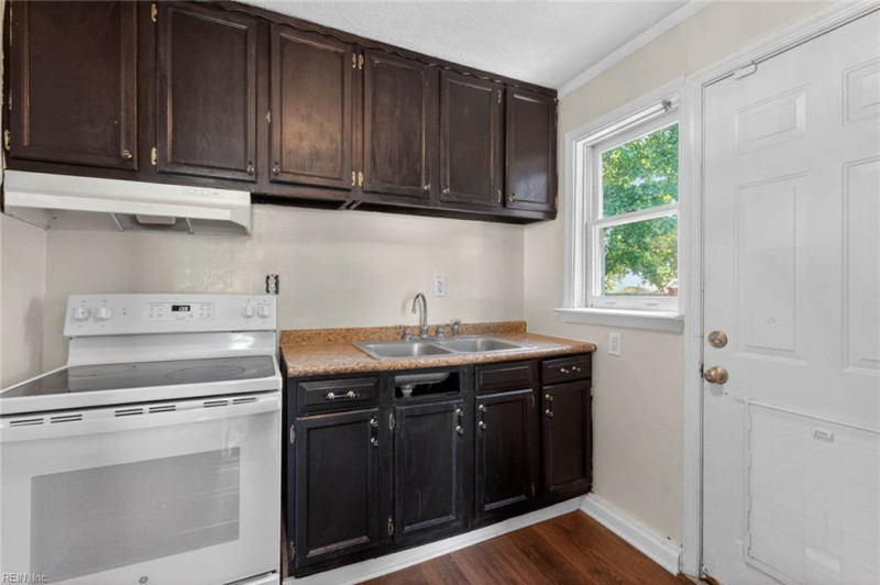 Photo 15 of 38 residential for sale in Portsmouth virginia