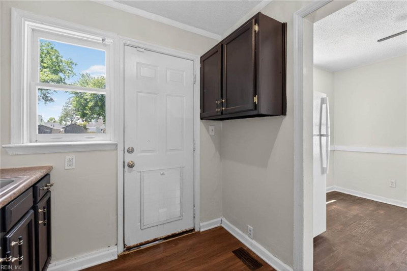 Photo 16 of 38 residential for sale in Portsmouth virginia