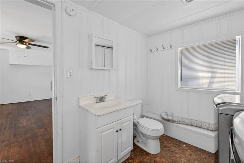 Photo 18 of 38 residential for sale in Portsmouth virginia